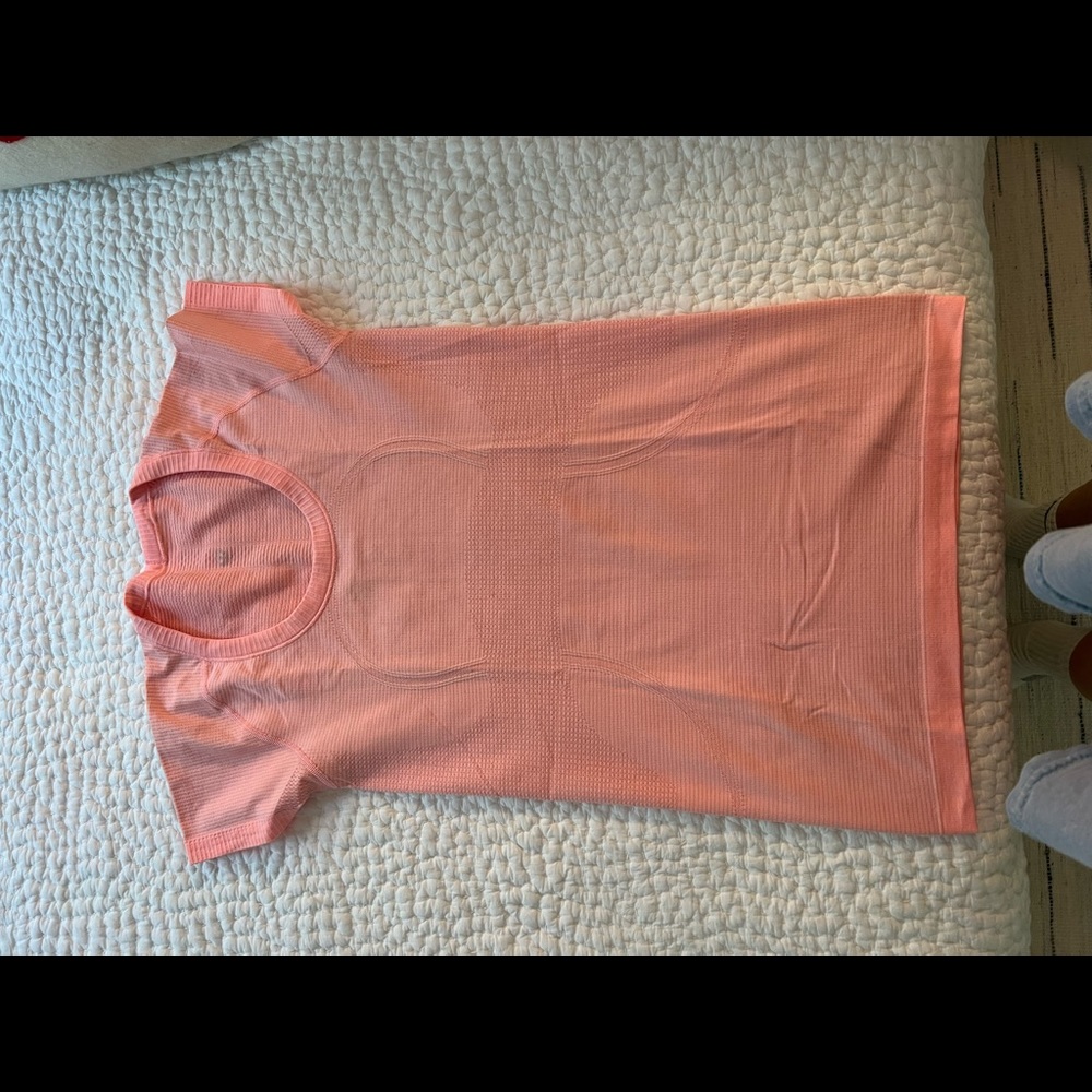 Lululemon workout shirt